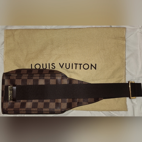 Vintage Louis Vuitton crossbody/beltbag - Picture 2 of 7